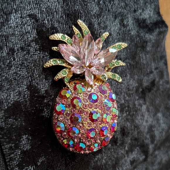 Rhinestone Pineapple Brooch NWOT - Picture 2 of 8